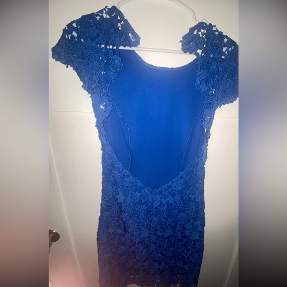 Lulu’s Blue Lace Dress - Picture 3 of 4